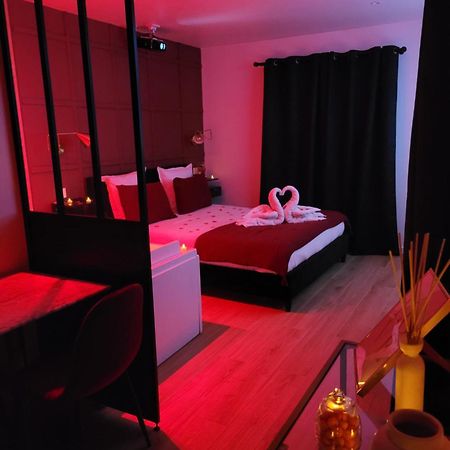 Nuit D'Evasion Love Room Avec Baignoire Balneotherapie 툴롱 외부 사진