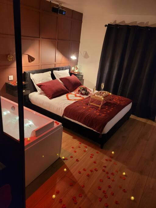 Nuit D'Evasion Love Room Avec Baignoire Balneotherapie 툴롱 외부 사진