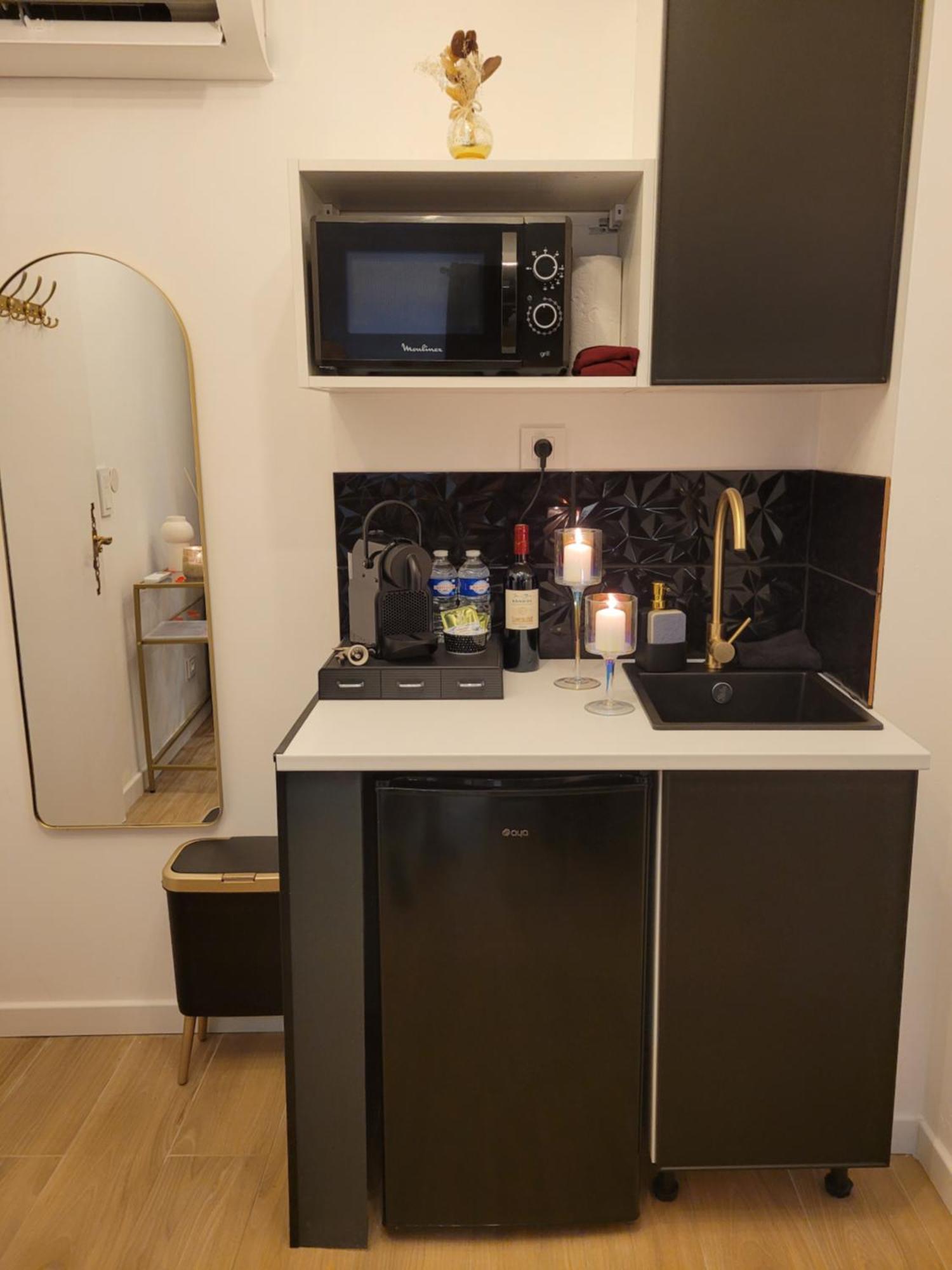Nuit D'Evasion Love Room Avec Baignoire Balneotherapie 툴롱 외부 사진