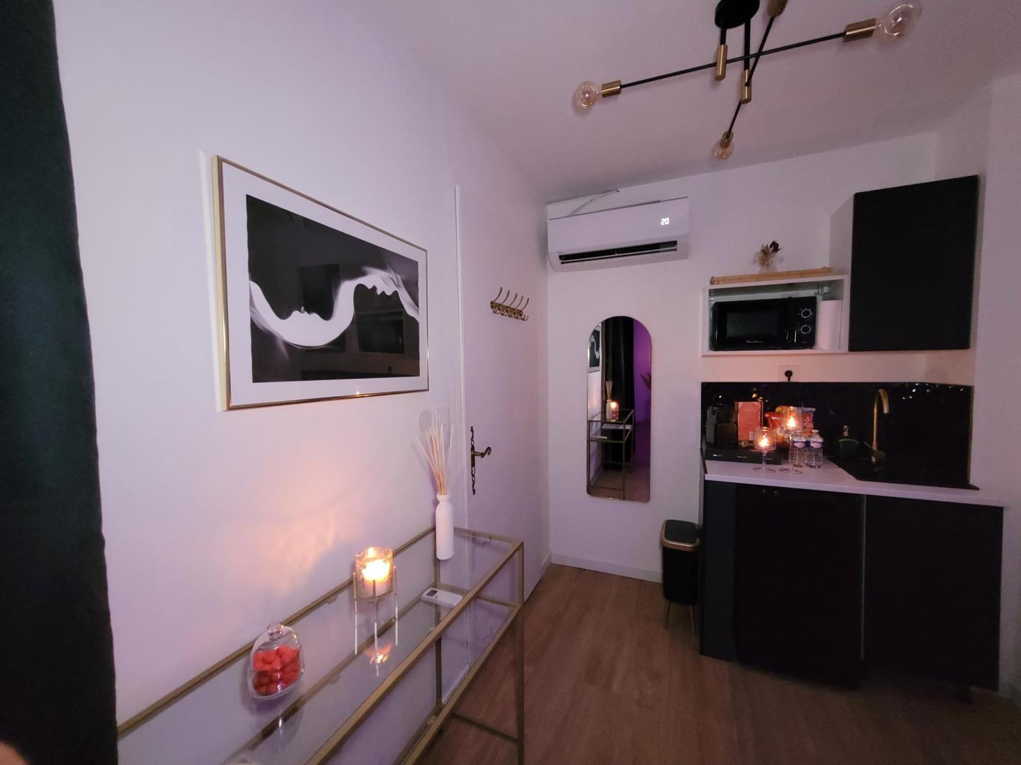 Nuit D'Evasion Love Room Avec Baignoire Balneotherapie 툴롱 외부 사진