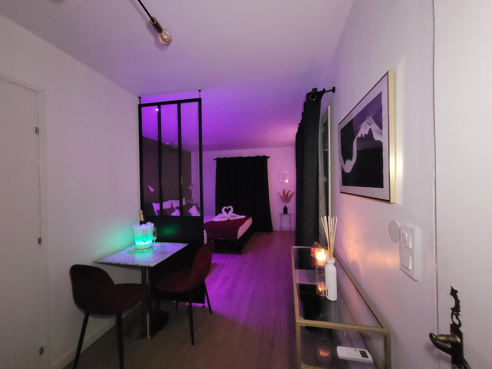 Nuit D'Evasion Love Room Avec Baignoire Balneotherapie 툴롱 외부 사진