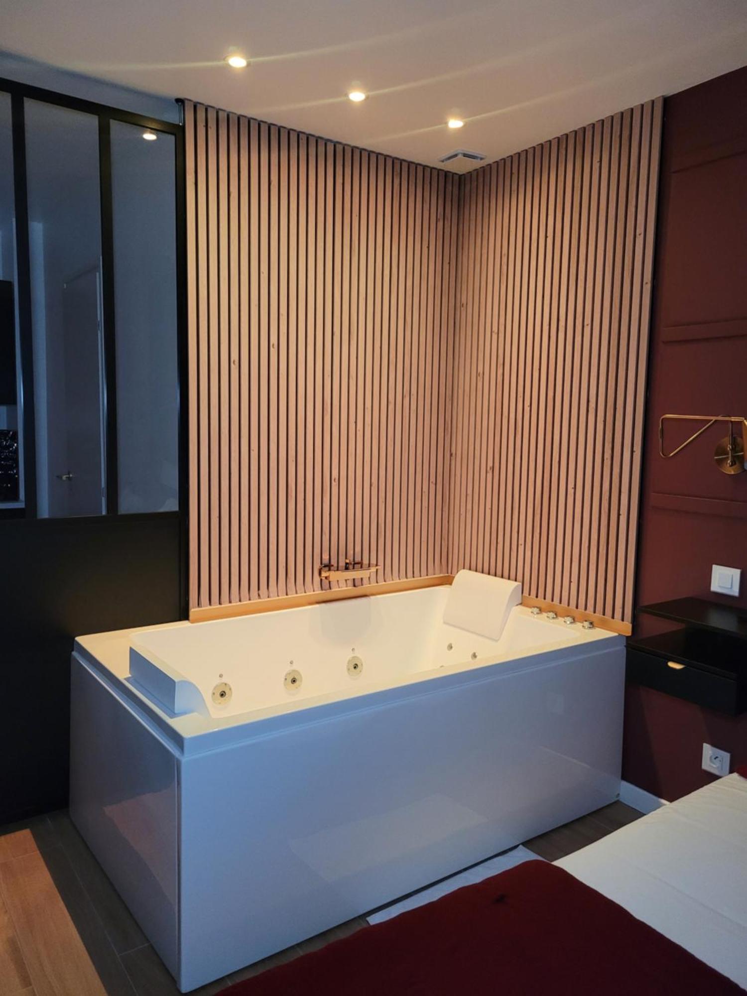 Nuit D'Evasion Love Room Avec Baignoire Balneotherapie 툴롱 외부 사진